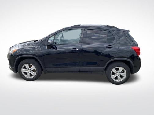 Mosaic Black Metallic 2022 Chevrolet Trax LT