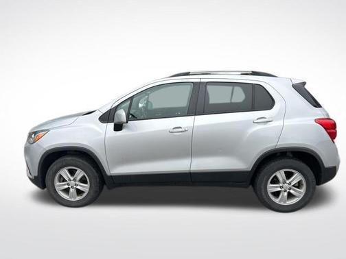 Silver Ice Metallic 2021 Chevrolet Trax LT