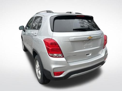 Silver Ice Metallic 2021 Chevrolet Trax LT