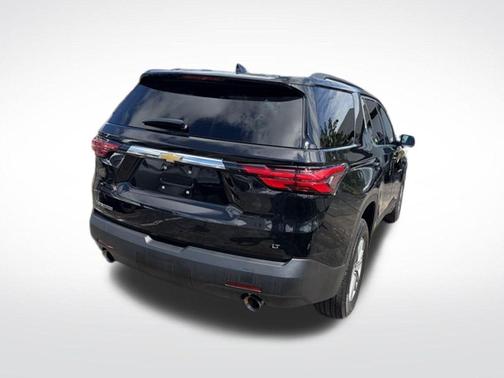 Mosaic Black Metallic 2023 Chevrolet Traverse LT Cloth