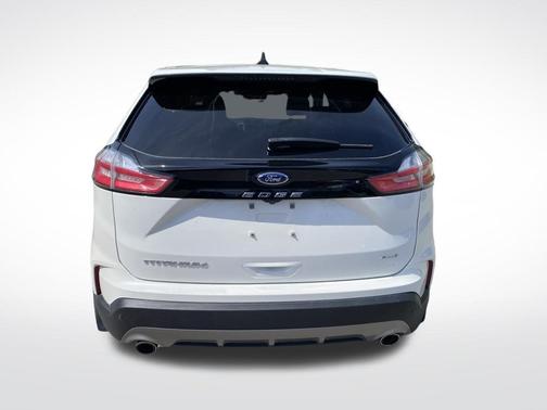 Star White Metallic Tri-Coat 2022 Ford Edge Titanium