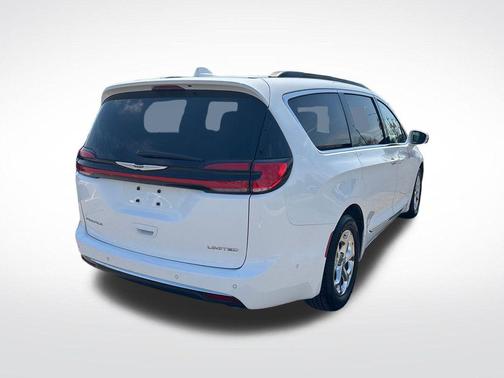 Bright White Clearcoat 2022 Chrysler Pacifica Limited
