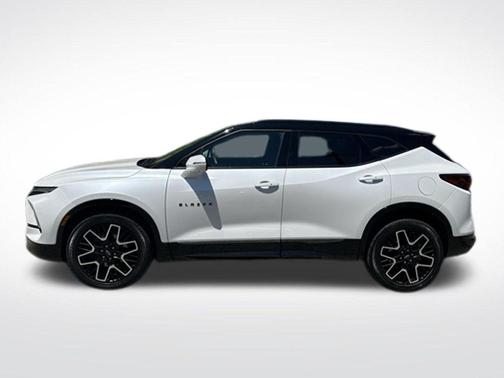Iridescent Pearl Tricoat 2023 Chevrolet Blazer RS