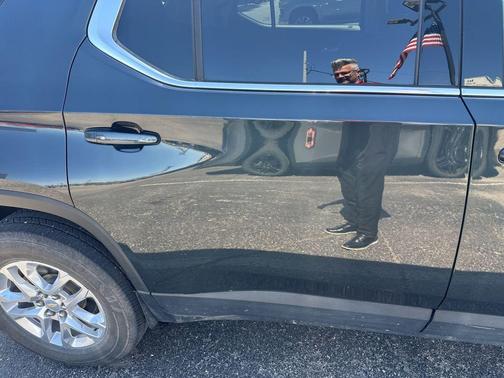 Graphite Metallic 2021 Chevrolet Traverse LT Cloth