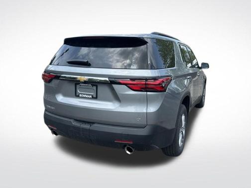 Sterling Gray Metallic 2023 Chevrolet Traverse LT Cloth