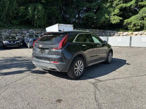 2022 Cadillac XT4 Premium Luxury