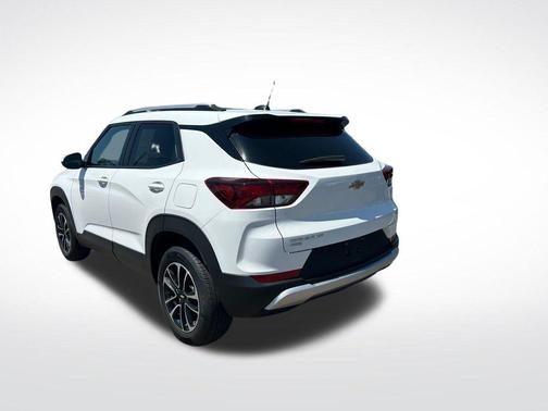 Summit White 2024 Chevrolet Trailblazer LT