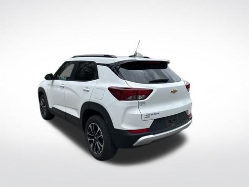 Summit White 2024 Chevrolet Trailblazer LT