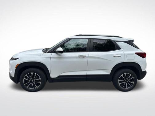 Summit White 2024 Chevrolet Trailblazer LT