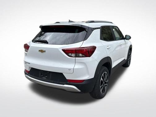Summit White 2024 Chevrolet Trailblazer LT