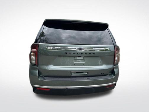 Silver Sage Metallic 2024 Chevrolet Suburban LT