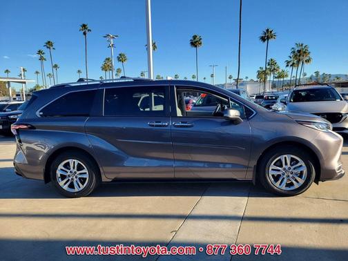 2023 Toyota Sienna Limited