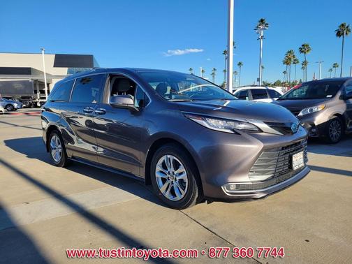 2023 Toyota Sienna Limited