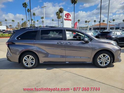 Predawn Gray Mica 2023 Toyota Sienna XLE