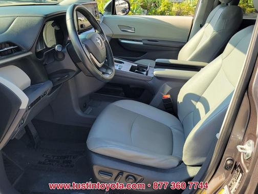 2023 Toyota Sienna XLE 8 Passenger