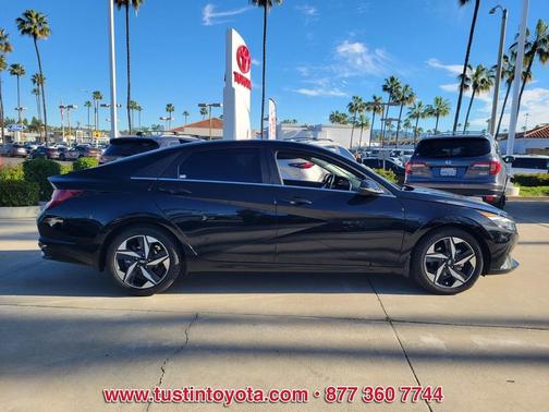 2023 Hyundai ELANTRA Limited