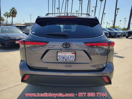 Magnetic Gray Metallic 2023 Toyota Highlander XLE