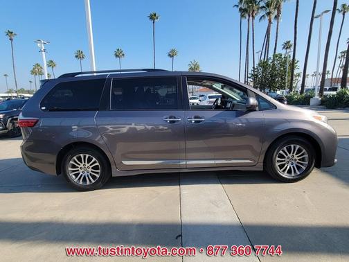 2020 Toyota Sienna XLE