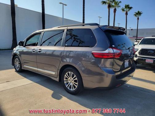 2020 Toyota Sienna XLE