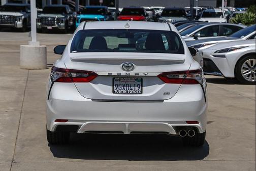 Ice Cap 2023 Toyota Camry SE