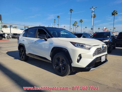 2021 Toyota RAV4 Hybrid SE
