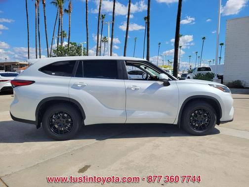 2023 Toyota Highlander LE