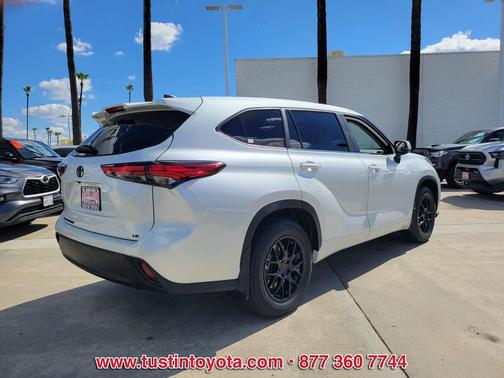 2023 Toyota Highlander LE