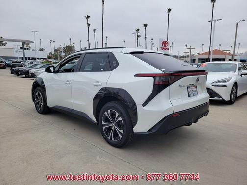 Wind Chill Pearl 2023 Toyota bZ4X XLE