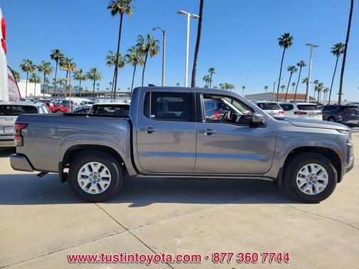 2024 Nissan Frontier SV