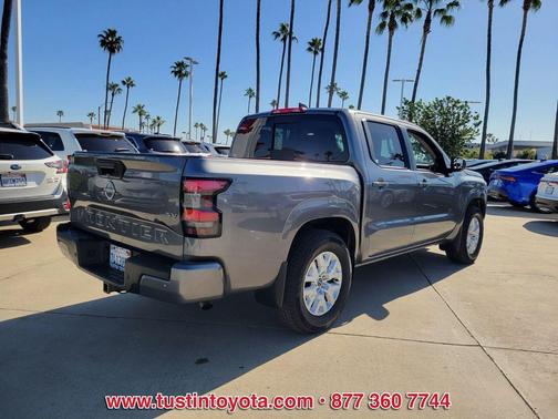 2024 Nissan Frontier SV