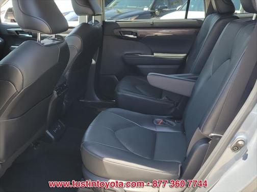 2023 Toyota Highlander Platinum
