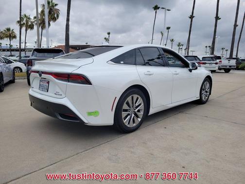 Pearl 2023 Toyota Mirai Base