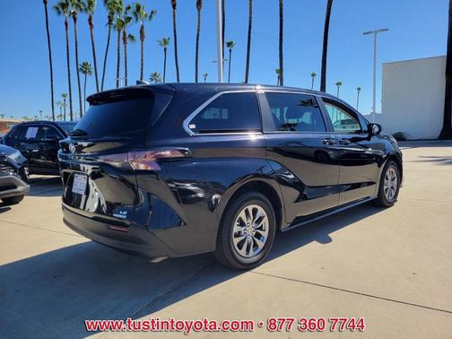 2023 Toyota Sienna LE