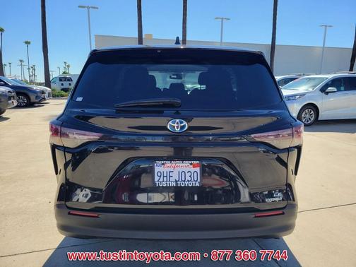2023 Toyota Sienna LE