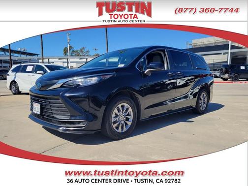 2023 Toyota Sienna LE