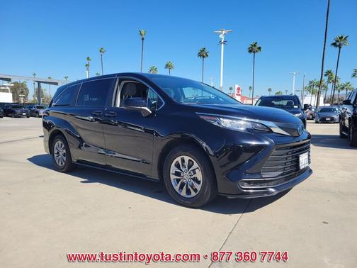 2023 Toyota Sienna LE