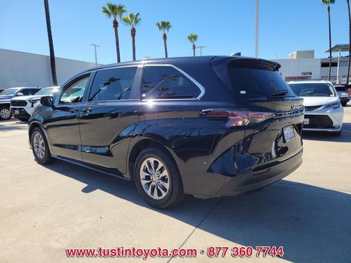 2023 Toyota Sienna LE