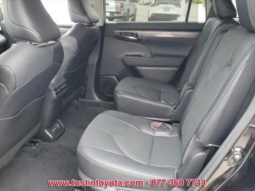 2022 Toyota Highlander Platinum
