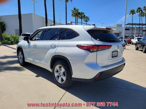 2022 Toyota Highlander LE