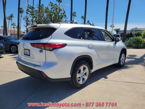 2022 Toyota Highlander LE