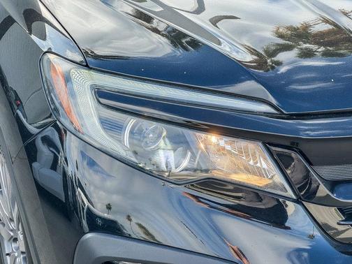 Crystal Black Pearl 2022 Honda Pilot 2WD Sport