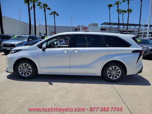 2023 Toyota Sienna XLE 7 Passenger