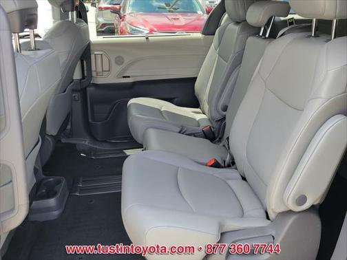 2021 Toyota Sienna XLE 8 Passenger