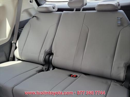 2021 Toyota Sienna XLE 8 Passenger