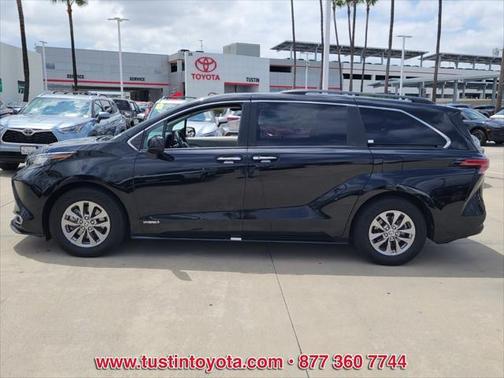 2021 Toyota Sienna XLE 8 Passenger
