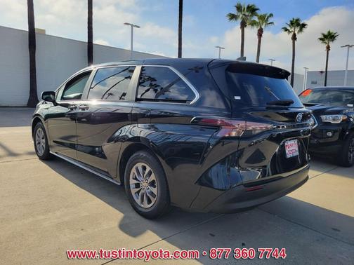 2023 Toyota Sienna LE