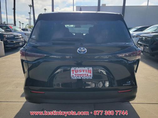 2023 Toyota Sienna LE