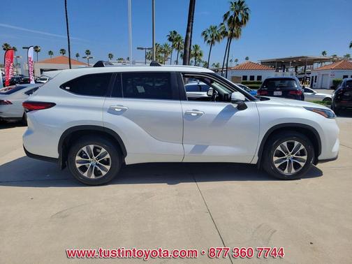 Wind Chill Pearl 2023 Toyota Highlander XLE