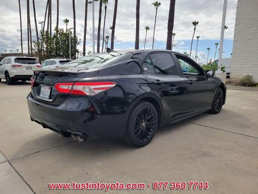 Midnight Black Metallic 2020 Toyota Camry SE