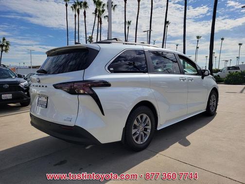 2023 Toyota Sienna XLE 7 Passenger